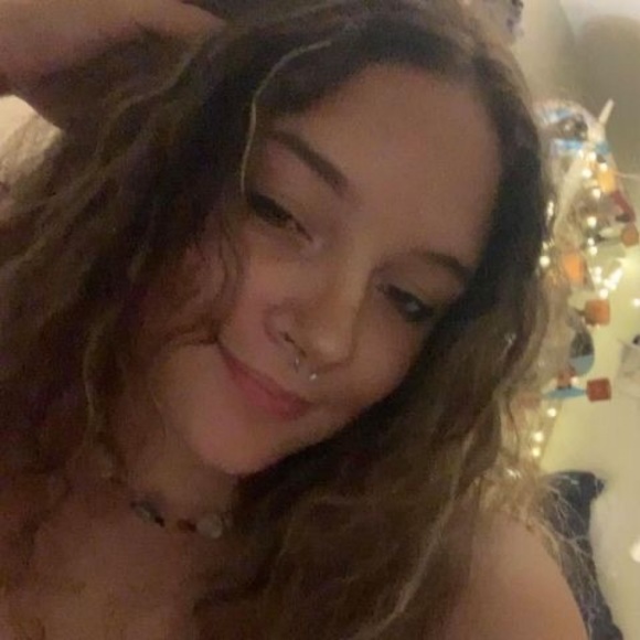 Meet your Posher, Sierra - Picture 1 of 1